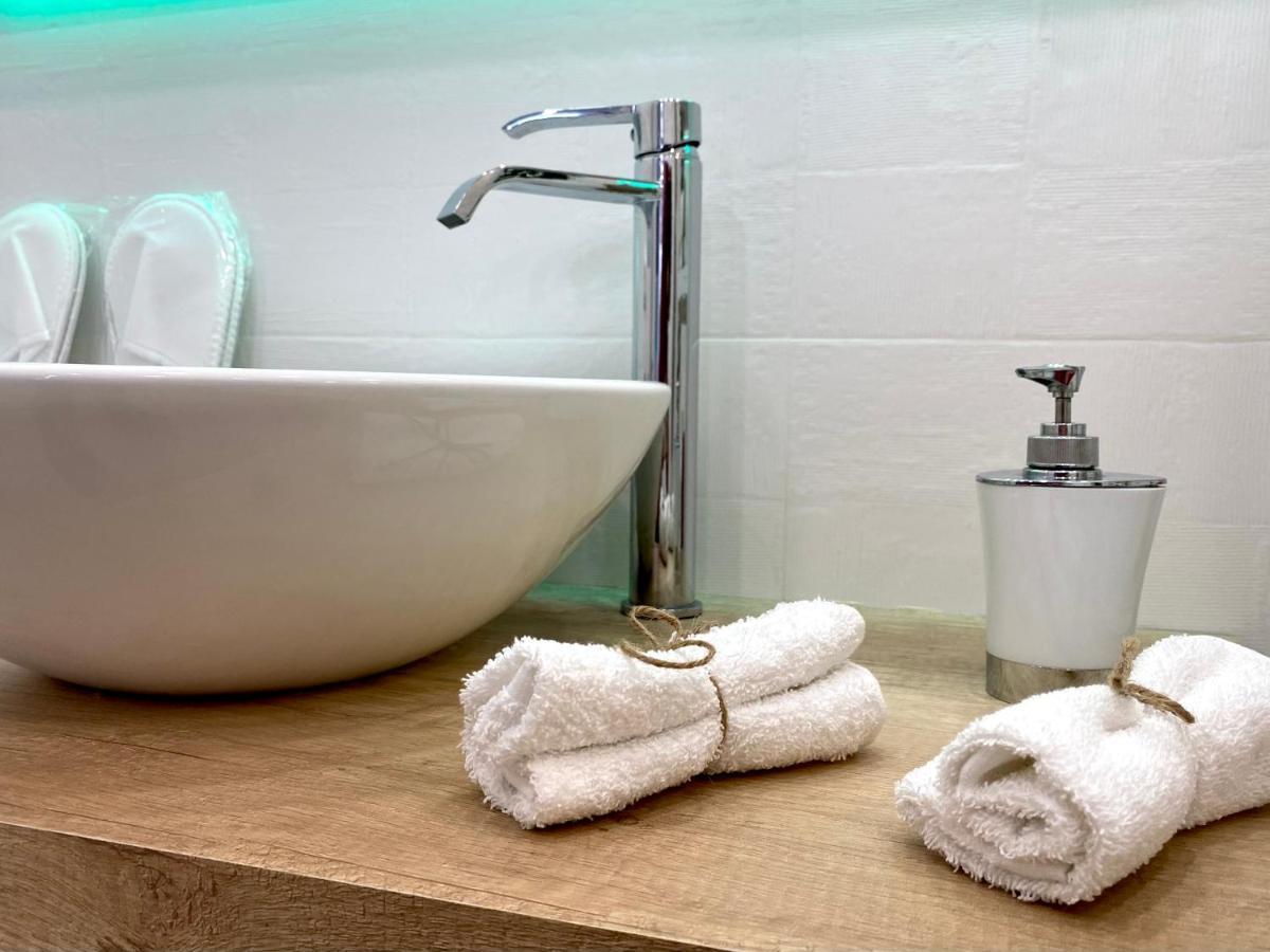 Suite Breeze - Private Heated Pool Малага Екстер'єр фото